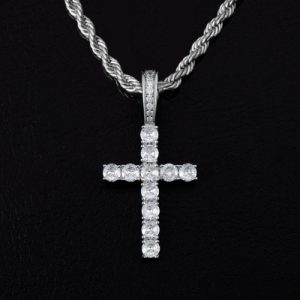 Brilliant Cut Cross Pendant in White Gold