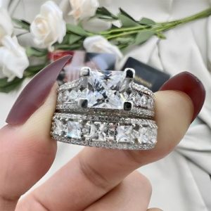 Classic Princess Cut Engagement Ring Set