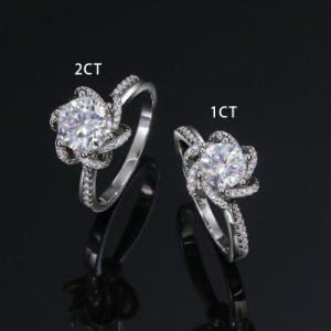 Round Cut Flower Moissanite Ring in S925 Sterling Silver