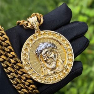 Jesus Cuban Circle Engraved Pendant
