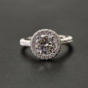 2.82CT Round Cut VVS Moissanite S925 Silver Halo Engagement Ring With Paved Setting